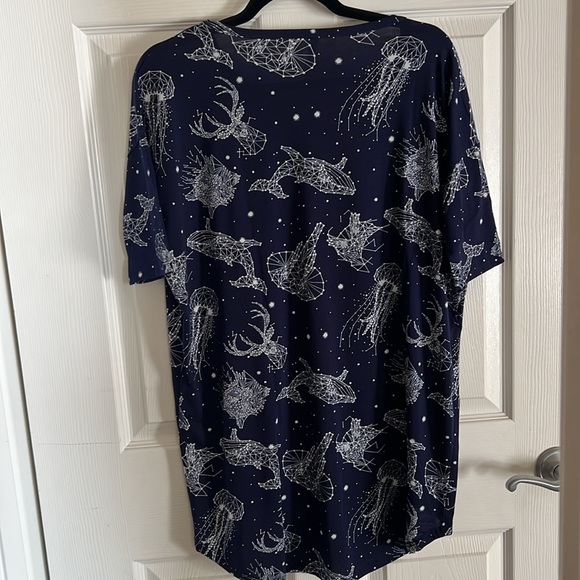 LuLaRoe Irma shirt - Picture 4 of 4